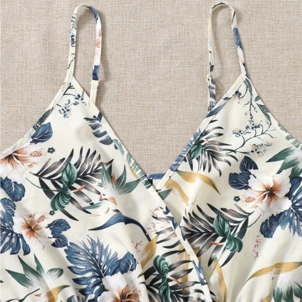 Floral print beige cami romper Size S EUC